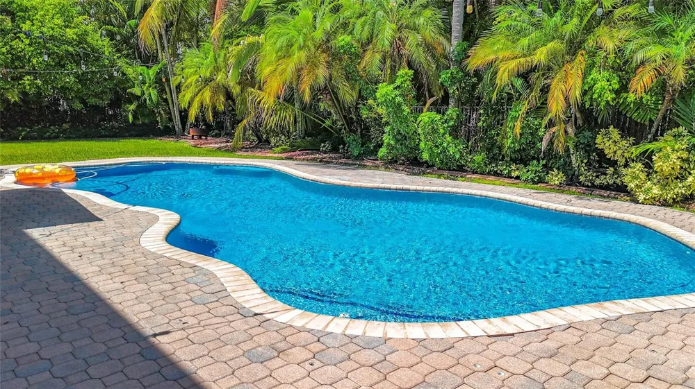 1673 VICTORIA POINTE CIRCLE Weston, FL 33327
