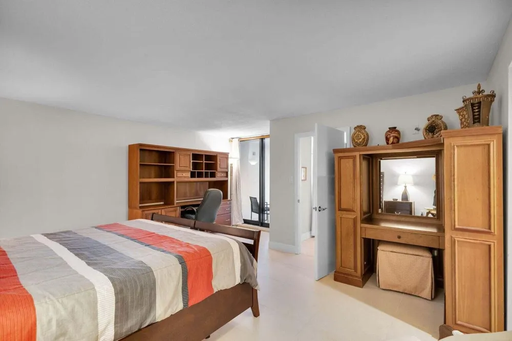 5380 Ocean Drive #5 B Singer Island, FL 33404