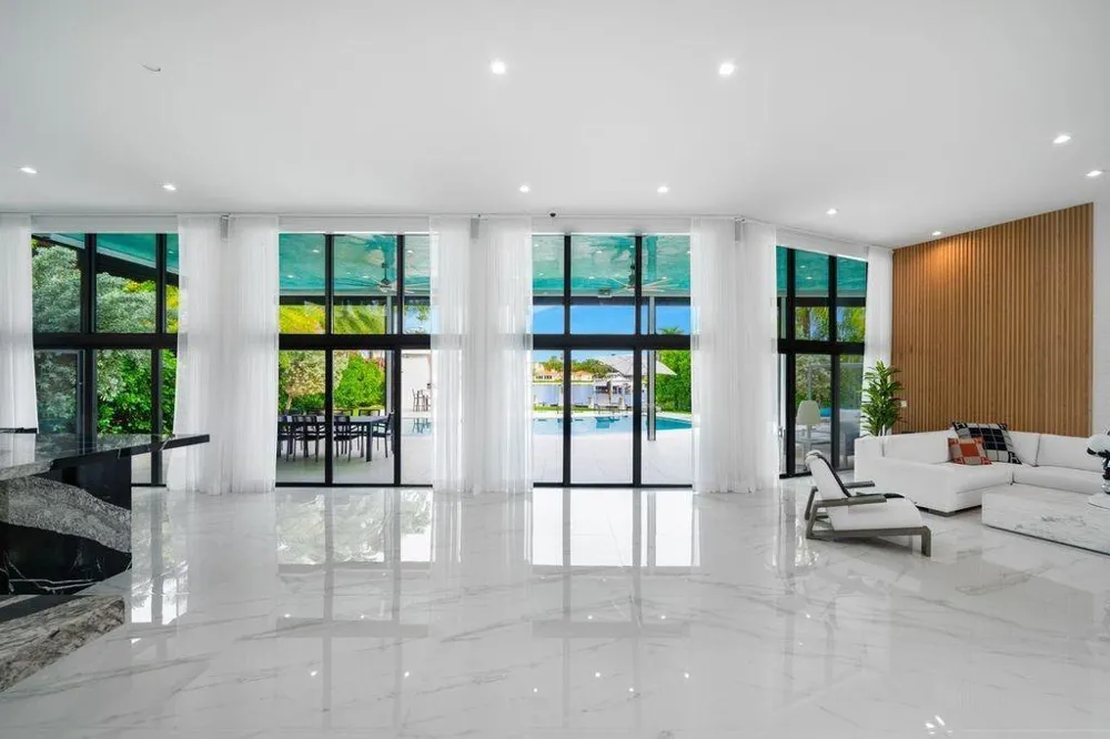 19 Gatehouse Road Sea Ranch Lakes, FL 33308