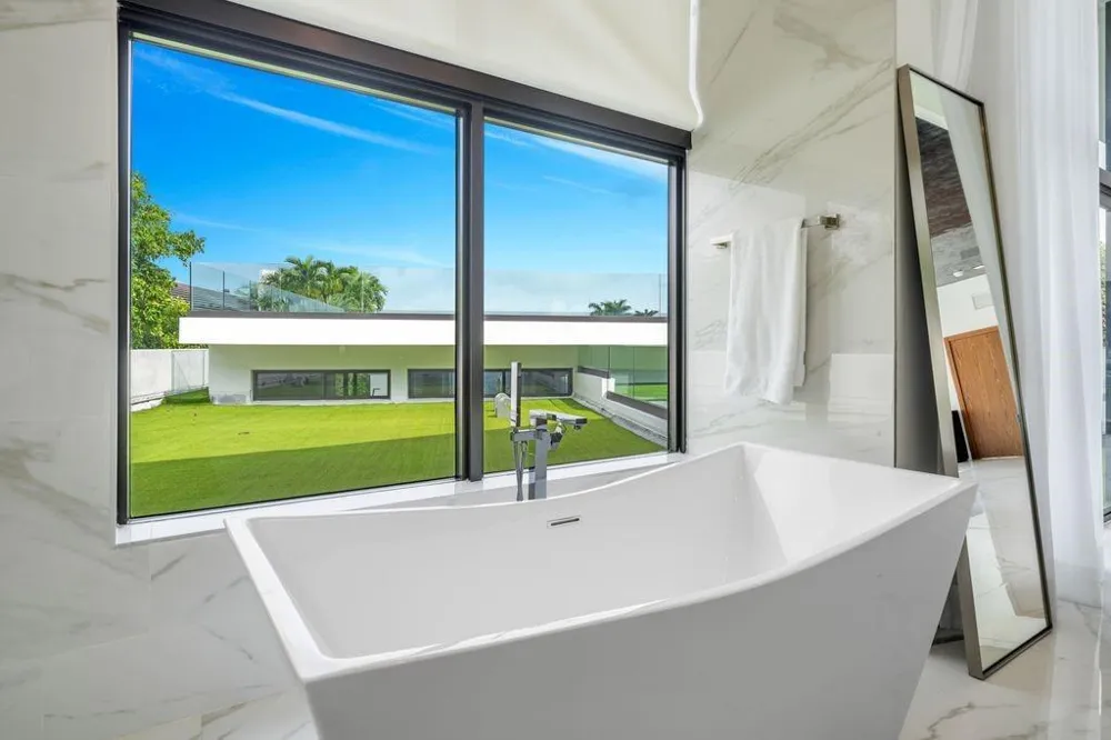 19 Gatehouse Road Sea Ranch Lakes, FL 33308