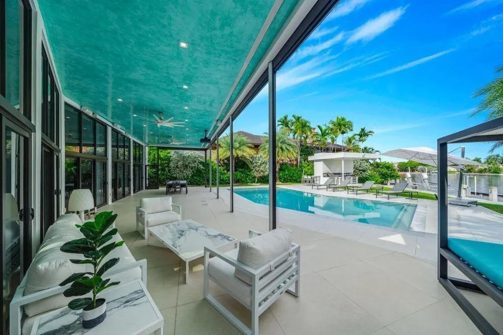 19 Gatehouse Road Sea Ranch Lakes, FL 33308