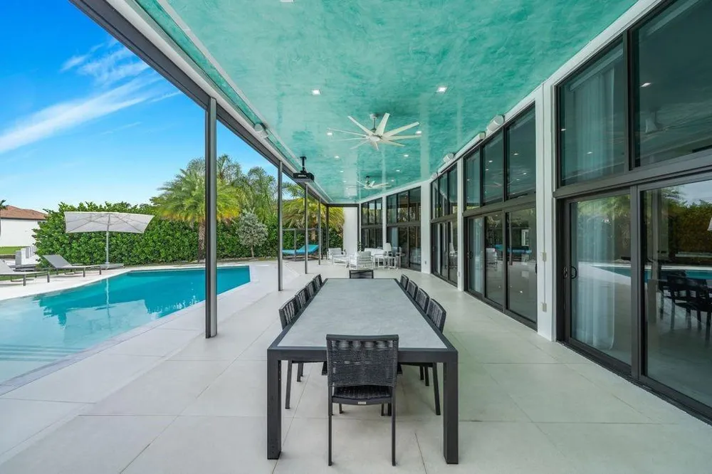 19 Gatehouse Road Sea Ranch Lakes, FL 33308