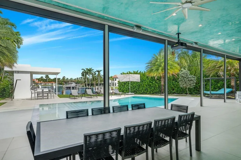 19 Gatehouse Road Sea Ranch Lakes, FL 33308