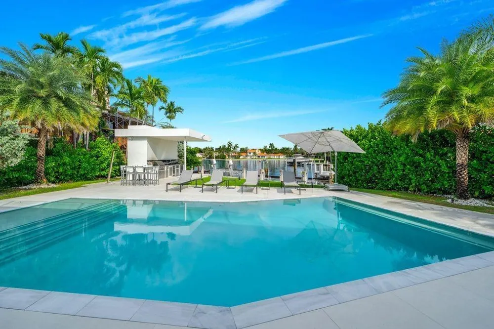 19 Gatehouse Road Sea Ranch Lakes, FL 33308