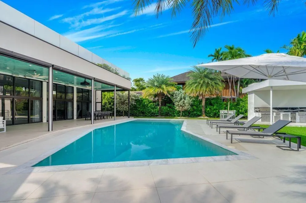 19 Gatehouse Road Sea Ranch Lakes, FL 33308