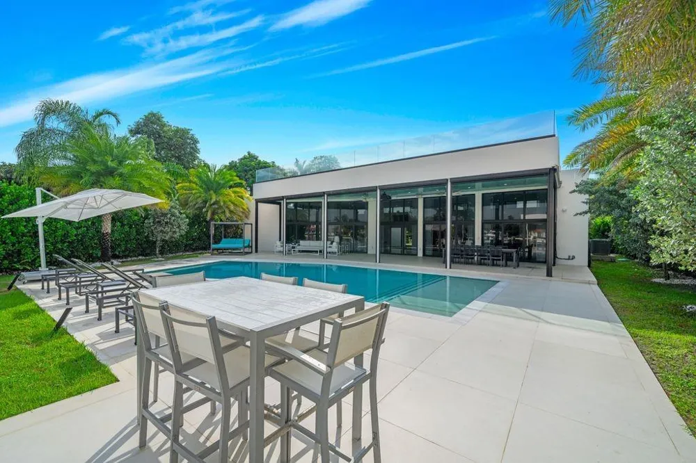 19 Gatehouse Road Sea Ranch Lakes, FL 33308