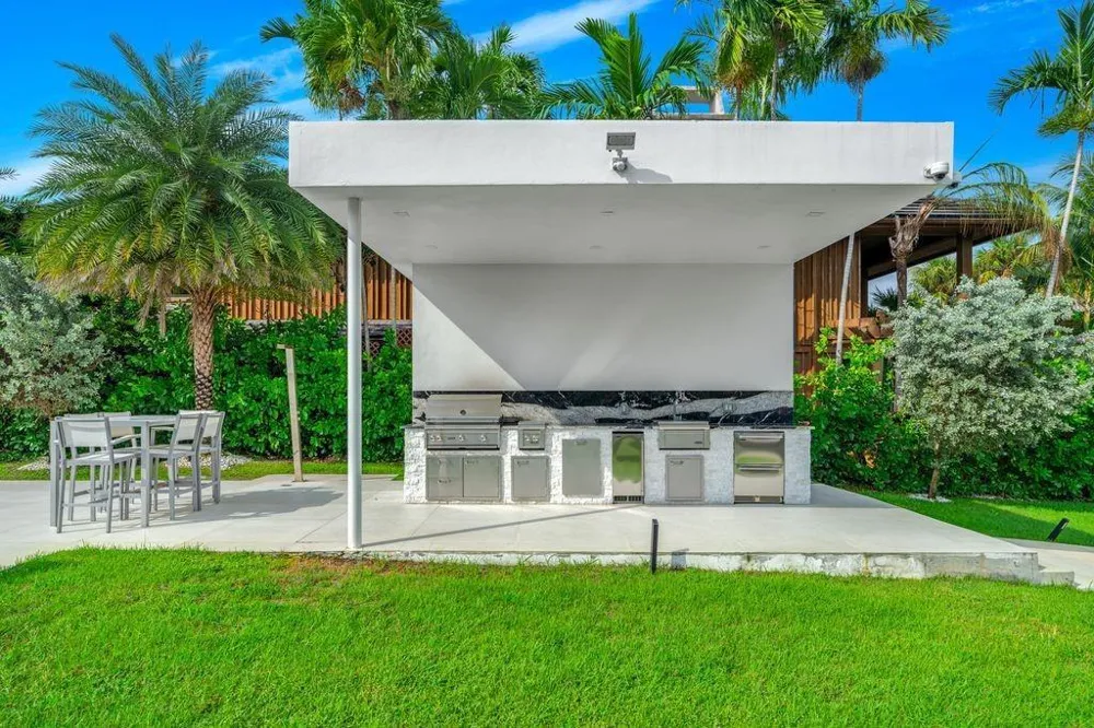 19 Gatehouse Road Sea Ranch Lakes, FL 33308