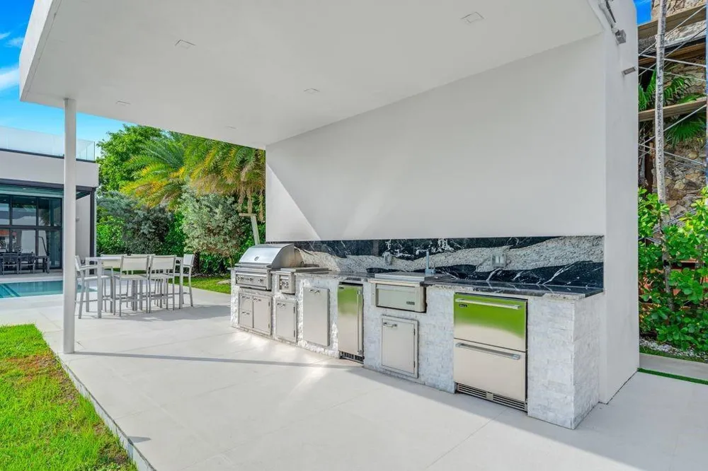 19 Gatehouse Road Sea Ranch Lakes, FL 33308