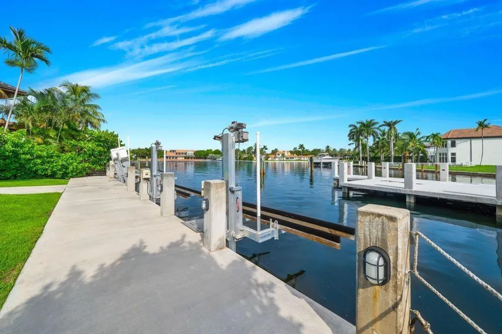 19 Gatehouse Road Sea Ranch Lakes, FL 33308