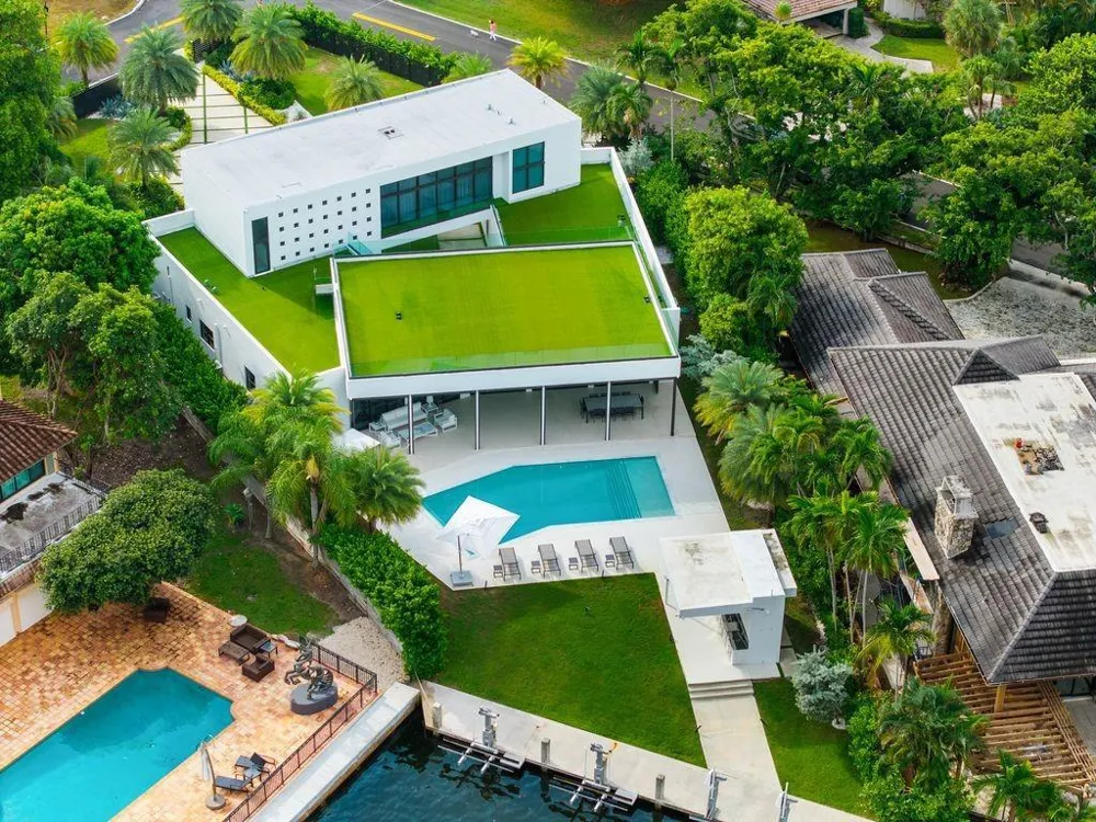 19 Gatehouse Road Sea Ranch Lakes, FL 33308