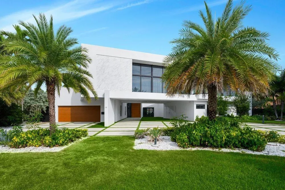 19 Gatehouse Road Sea Ranch Lakes, FL 33308