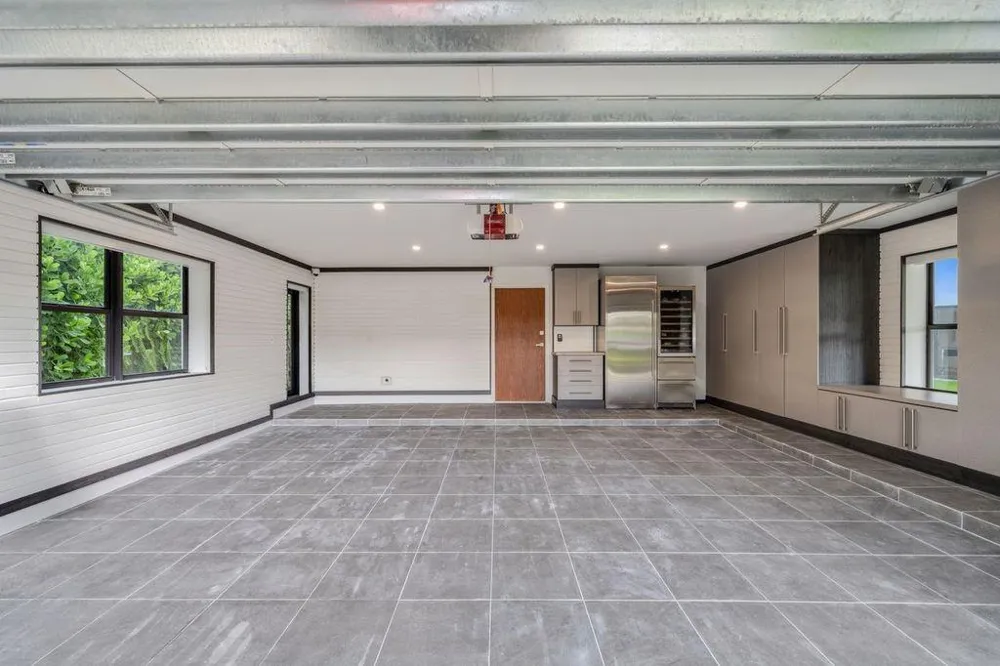 19 Gatehouse Road Sea Ranch Lakes, FL 33308