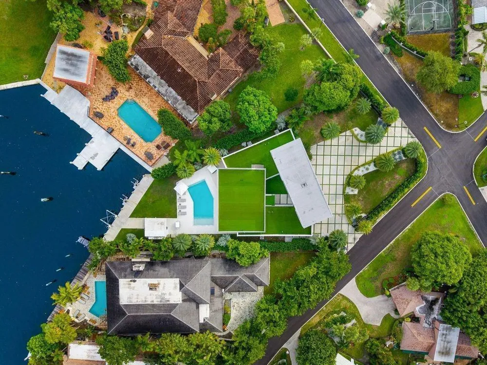 19 Gatehouse Road Sea Ranch Lakes, FL 33308