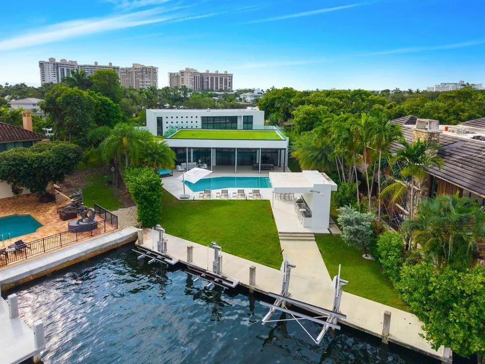 19 Gatehouse Road Sea Ranch Lakes, FL 33308