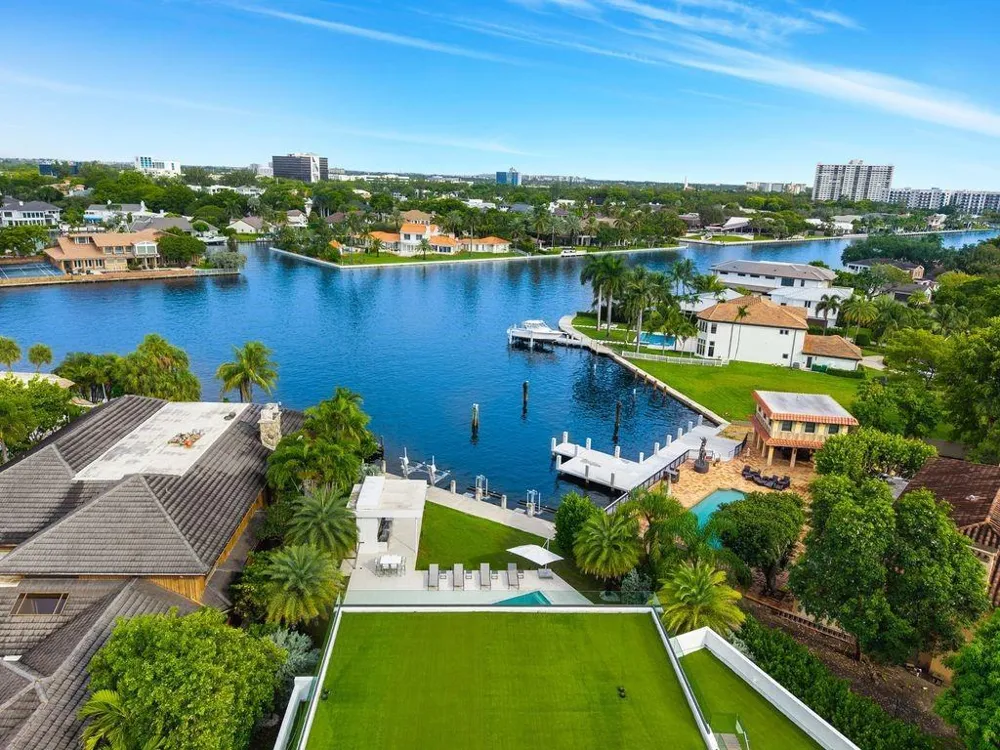 19 Gatehouse Road Sea Ranch Lakes, FL 33308