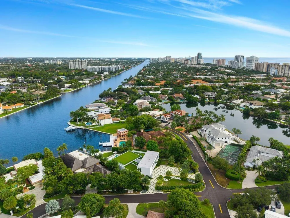 19 Gatehouse Road Sea Ranch Lakes, FL 33308