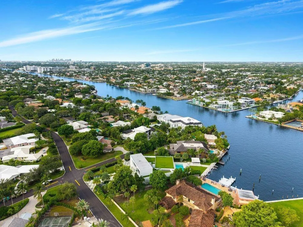 19 Gatehouse Road Sea Ranch Lakes, FL 33308