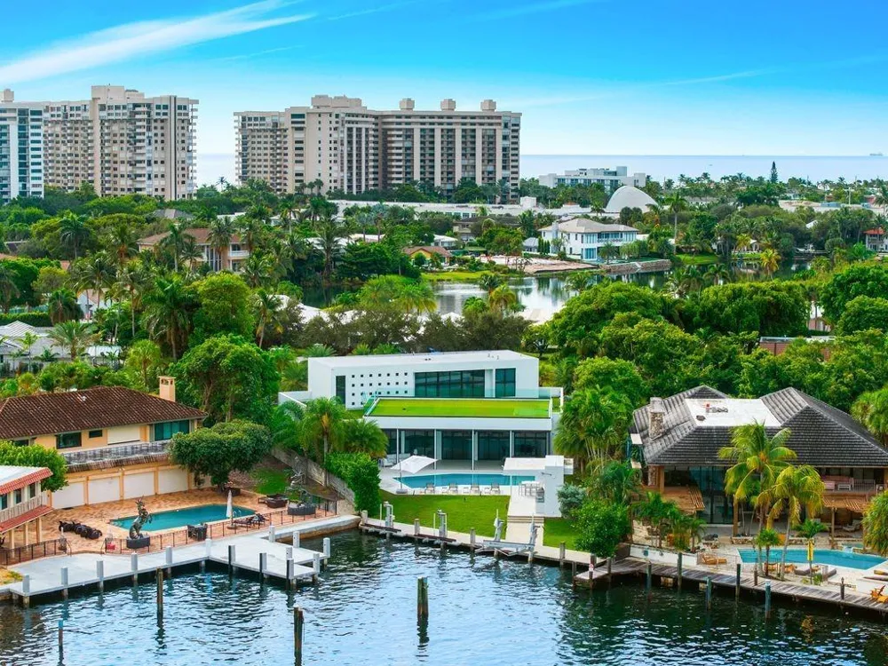 19 Gatehouse Road Sea Ranch Lakes, FL 33308