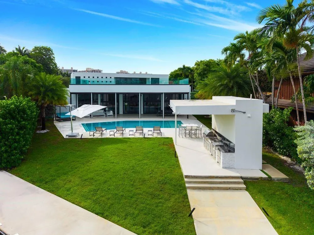 19 Gatehouse Road Sea Ranch Lakes, FL 33308