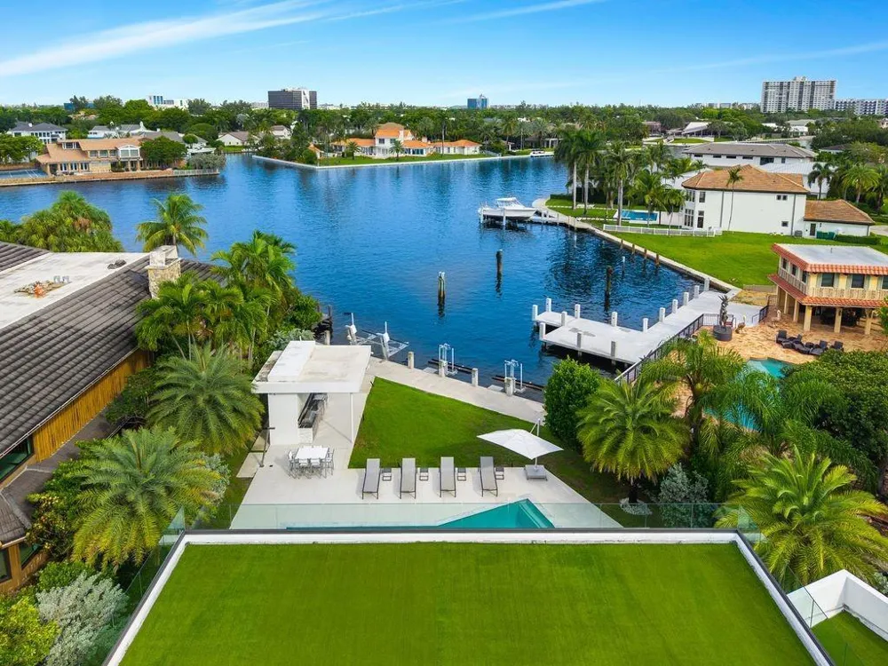 19 Gatehouse Road Sea Ranch Lakes, FL 33308