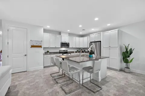16131 Oakview Drive