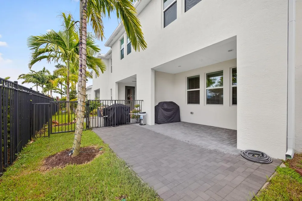 16131 Oakview Drive Westlake, FL 33470