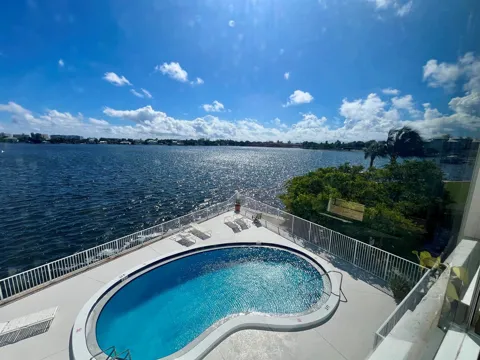 301 Croton Avenue #305