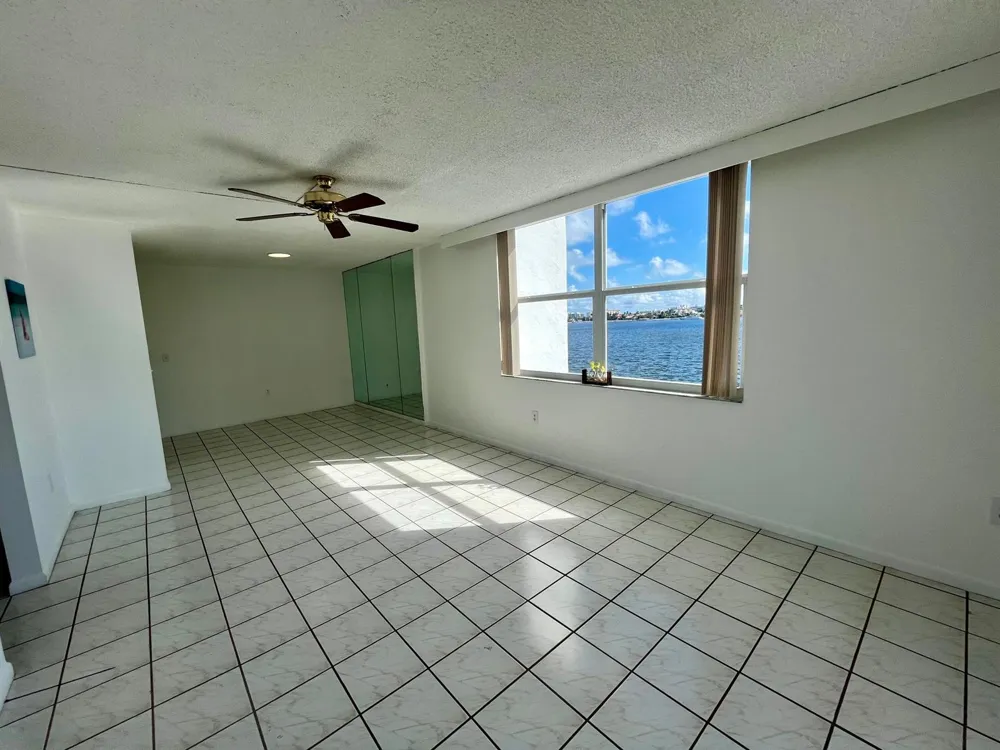 301 Croton Avenue #305 Lantana, FL 33462