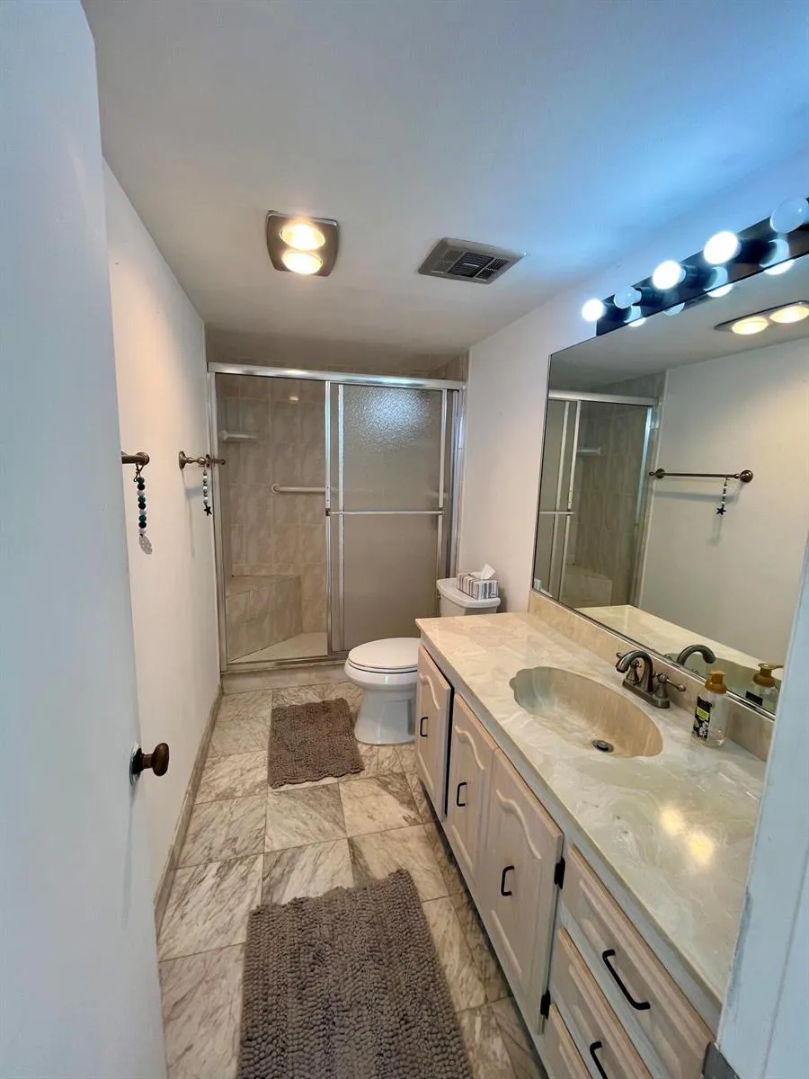 301 Croton Avenue #305 Lantana, FL 33462