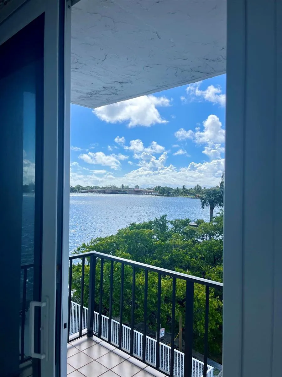 301 Croton Avenue #305 Lantana, FL 33462