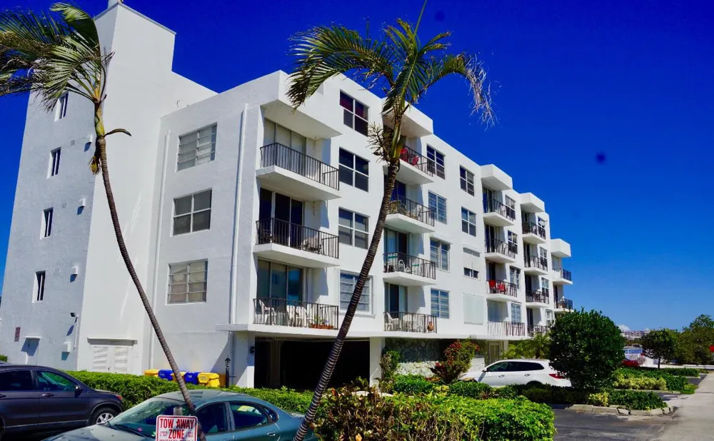 301 Croton Avenue #305 Lantana, FL 33462