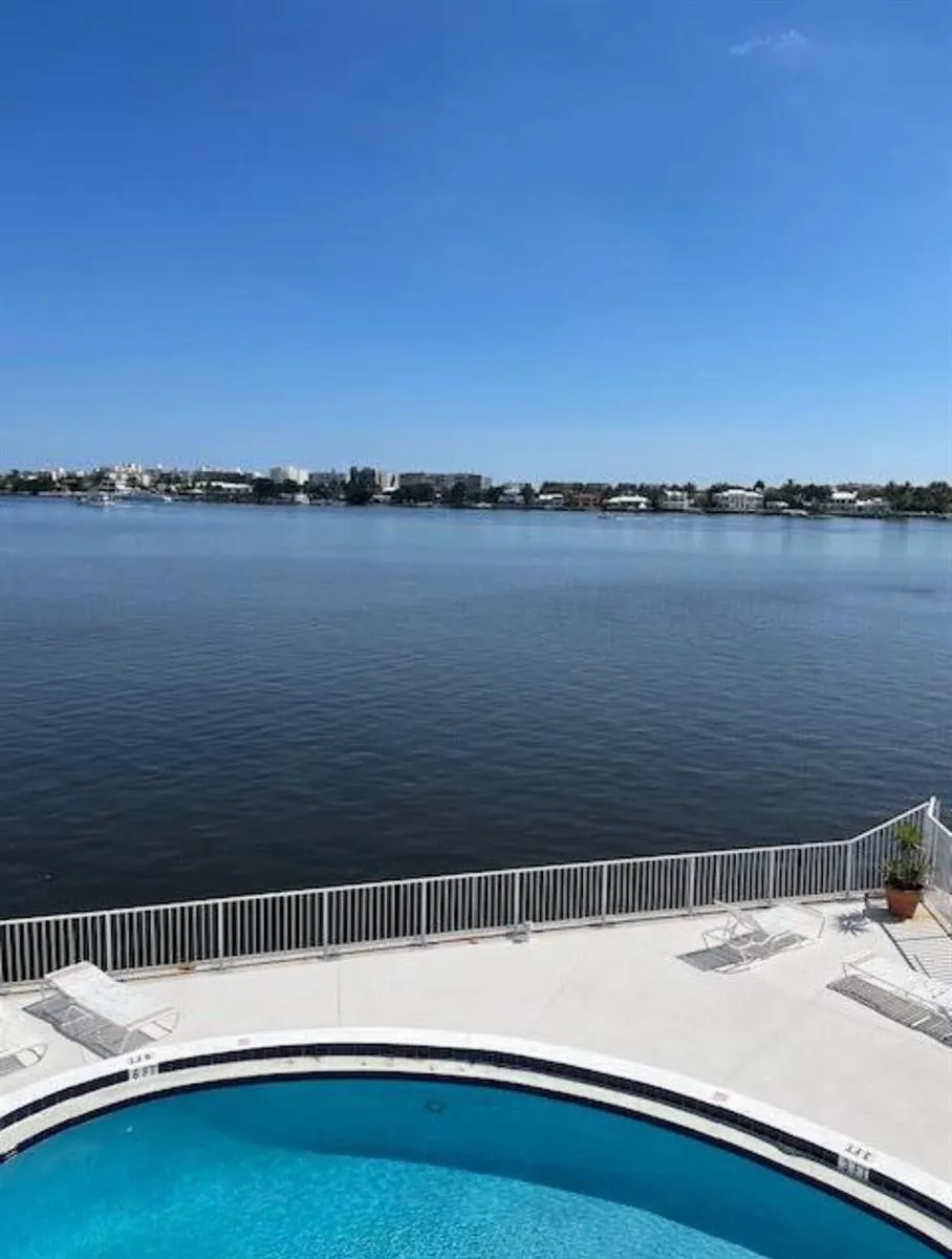 301 Croton Avenue #305 Lantana, FL 33462