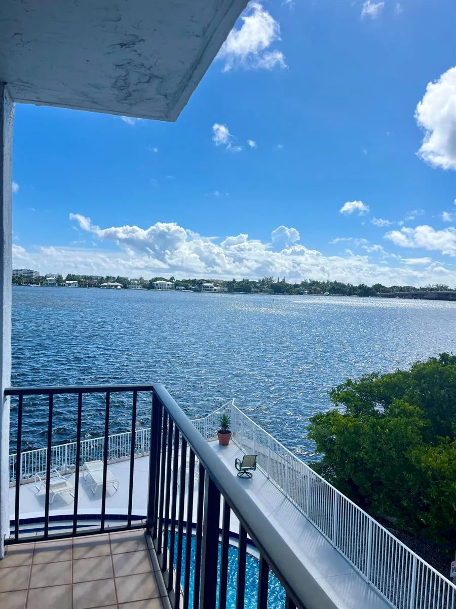 301 Croton Avenue #305 Lantana, FL 33462