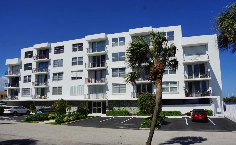 301 Croton Avenue #305 Lantana, FL 33462