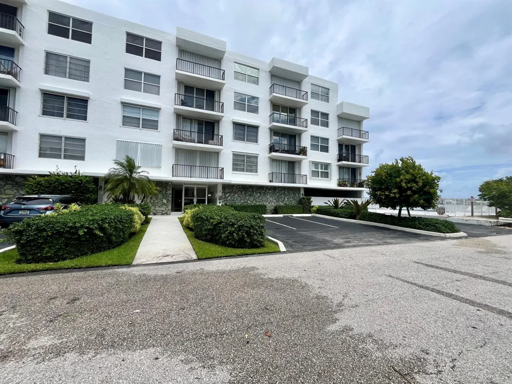 301 Croton Avenue #305 Lantana, FL 33462