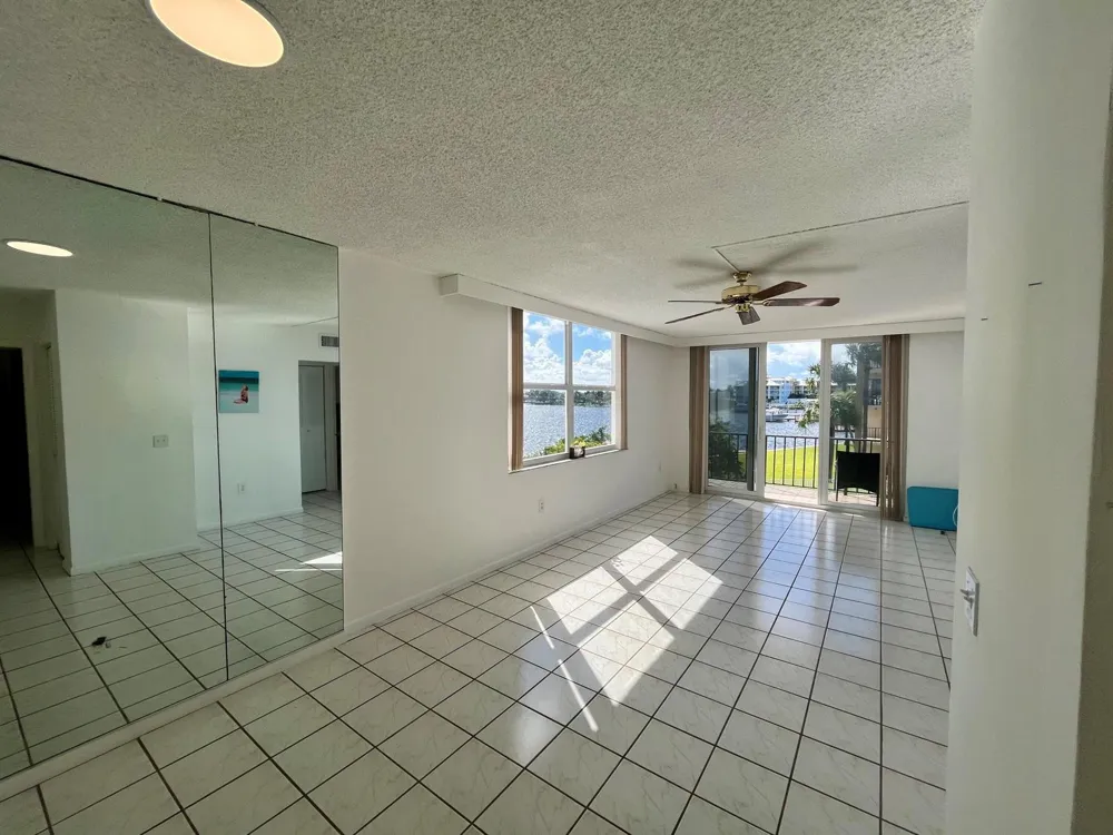 301 Croton Avenue #305 Lantana, FL 33462