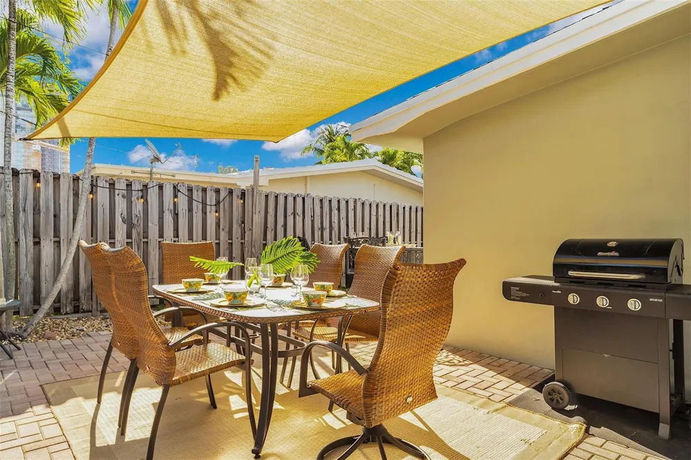 3221 Seaward Drive Lauderdale By The Sea, FL 33062