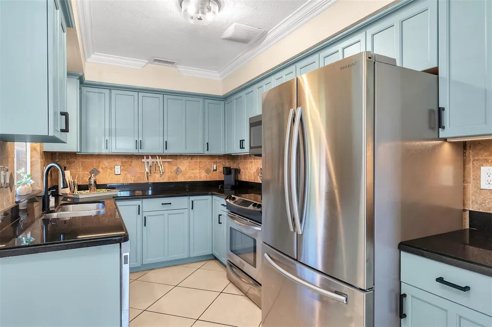 3221 Seaward Drive Lauderdale By The Sea, FL 33062