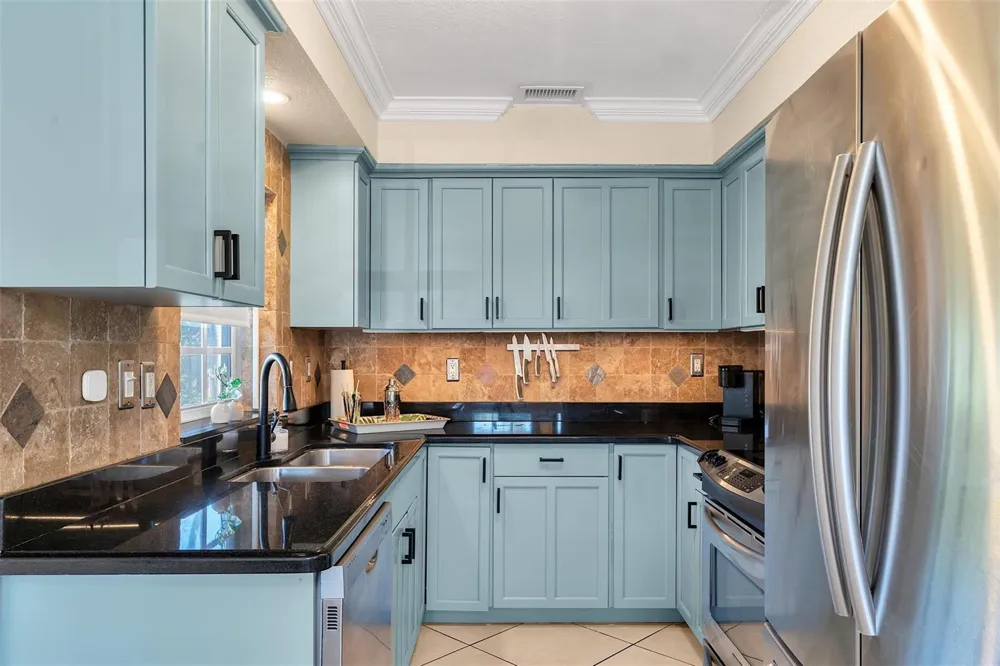 3221 Seaward Drive Lauderdale By The Sea, FL 33062