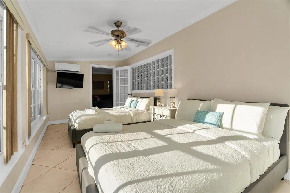 3221 Seaward Drive Lauderdale By The Sea, FL 33062