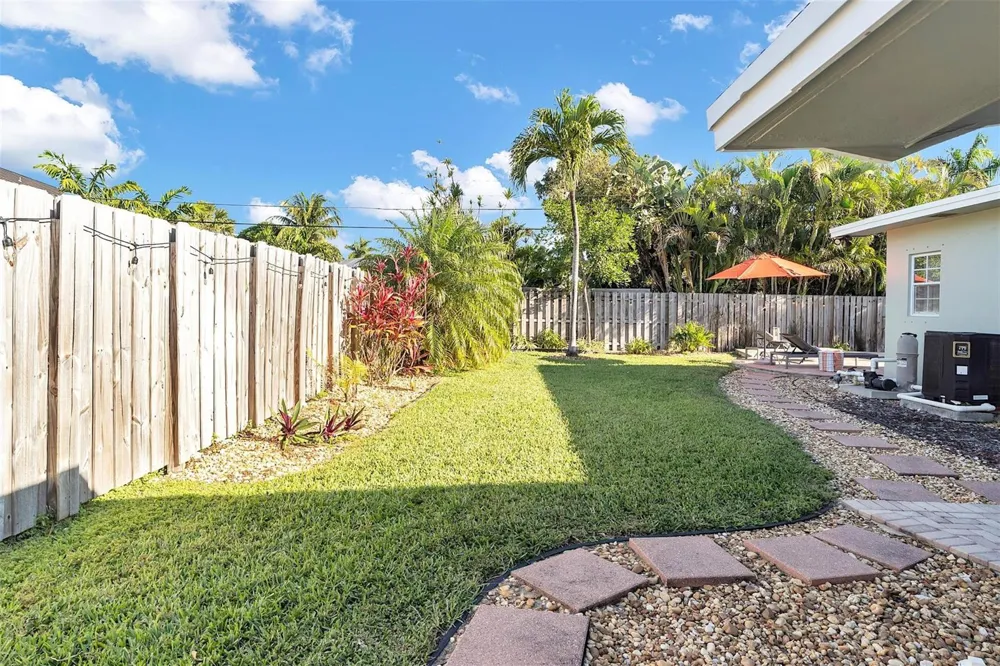 3221 Seaward Drive Lauderdale By The Sea, FL 33062