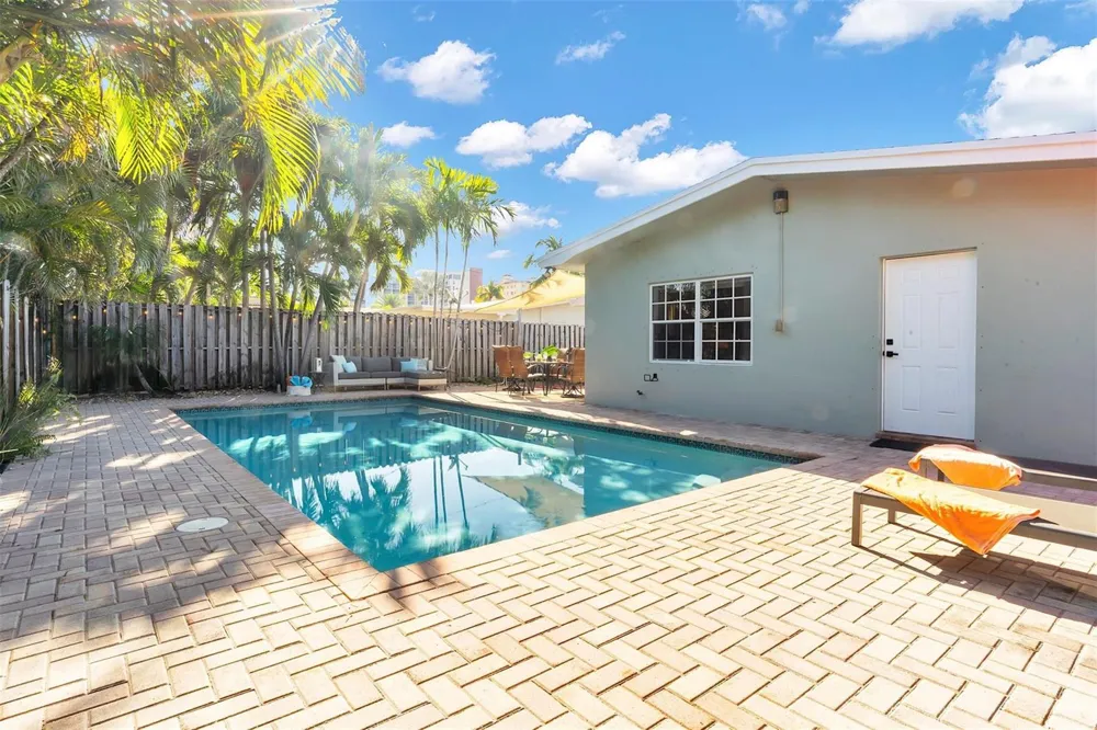 3221 Seaward Drive Lauderdale By The Sea, FL 33062