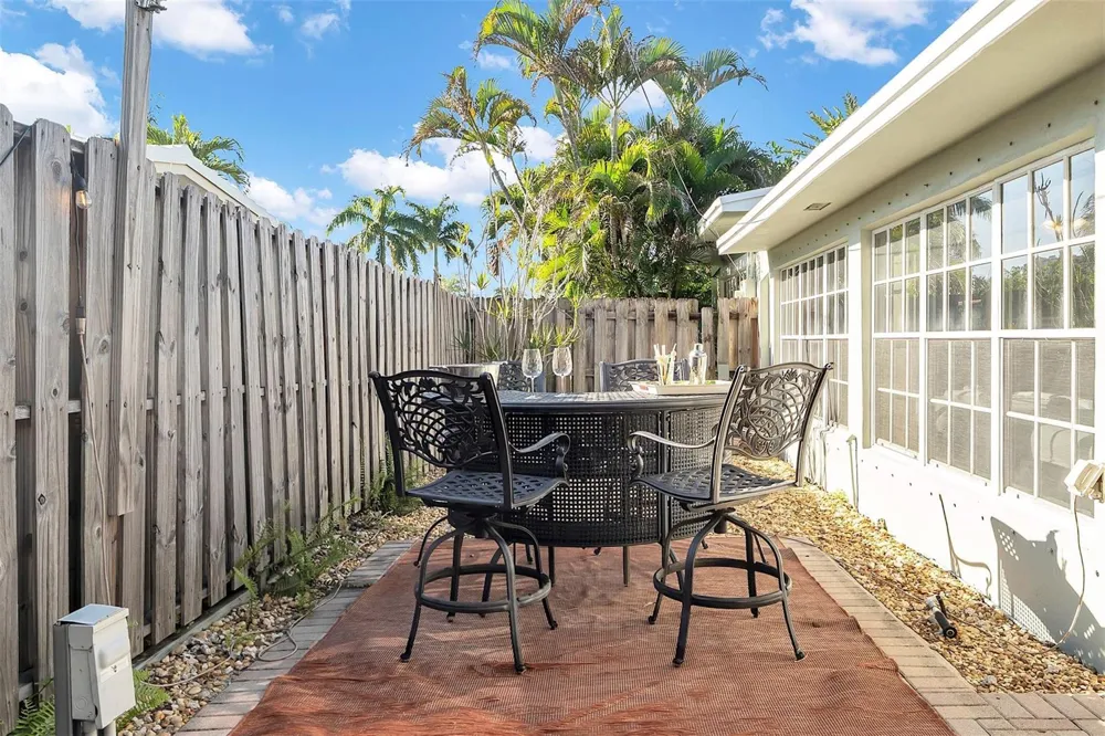 3221 Seaward Drive Lauderdale By The Sea, FL 33062