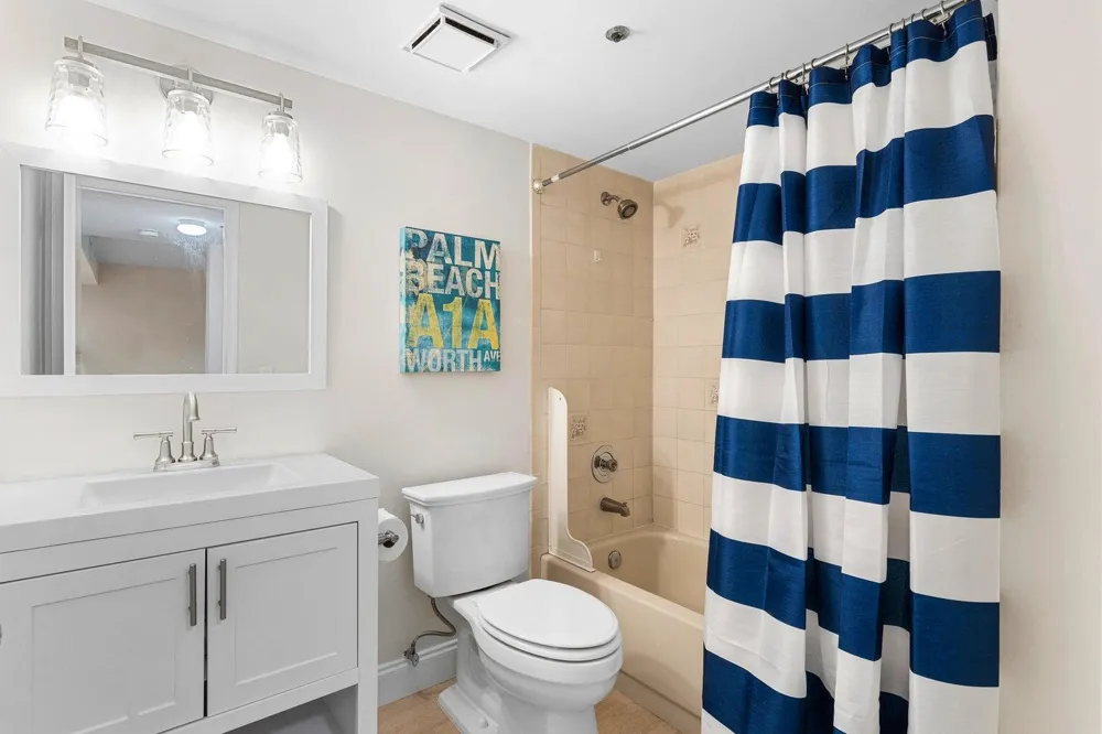 700 Uno Lago Drive #303 Juno Beach, FL 33408