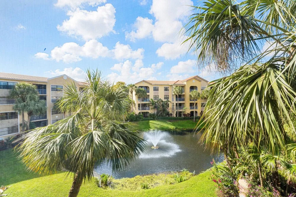 700 Uno Lago Drive #303 Juno Beach, FL 33408