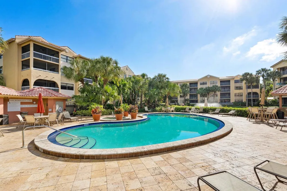 700 Uno Lago Drive #303 Juno Beach, FL 33408