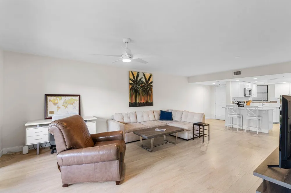 700 Uno Lago Drive #303 Juno Beach, FL 33408