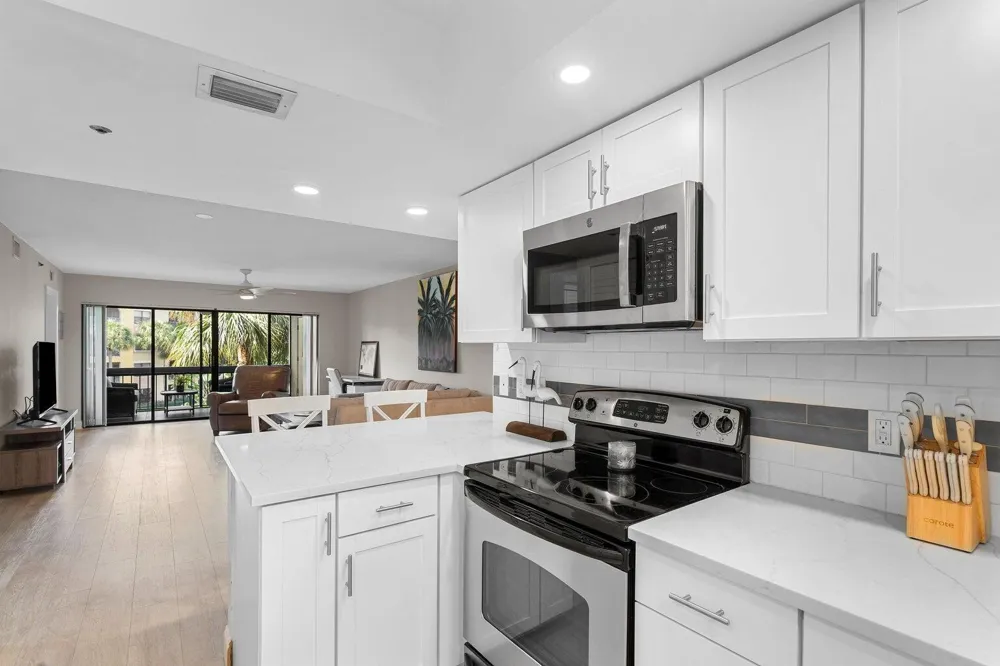 700 Uno Lago Drive #303 Juno Beach, FL 33408