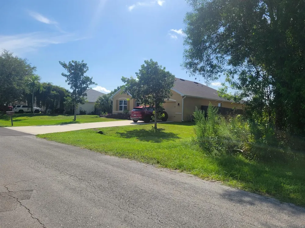 474 SW Kaabe Avenue Port St. Lucie, FL 34953