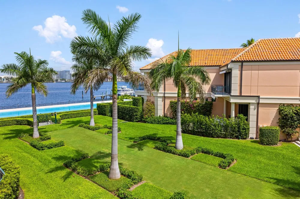 307 Everglade Avenue Palm Beach, FL 33480